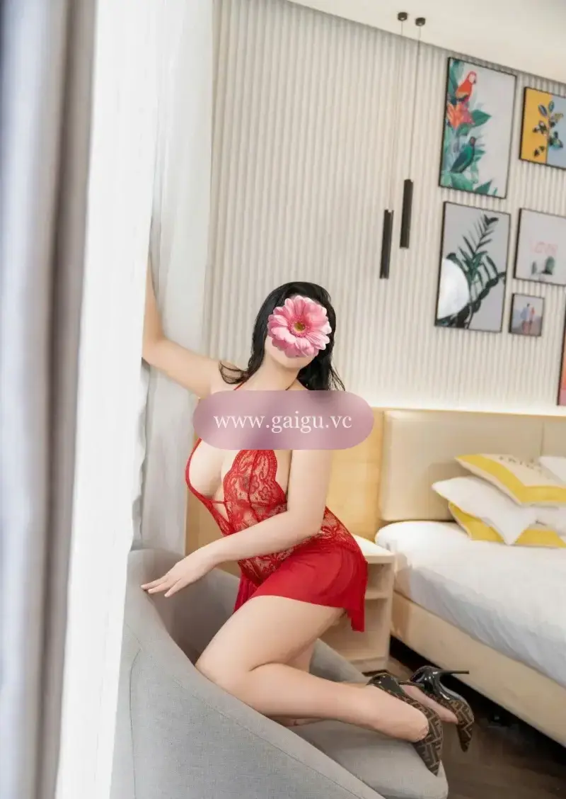 GÁI XINH GIA LINH_ VÚ SIÊU TO_BODDY GỢI CẢM _LẠI RẤT CHIỀU KHÁCH