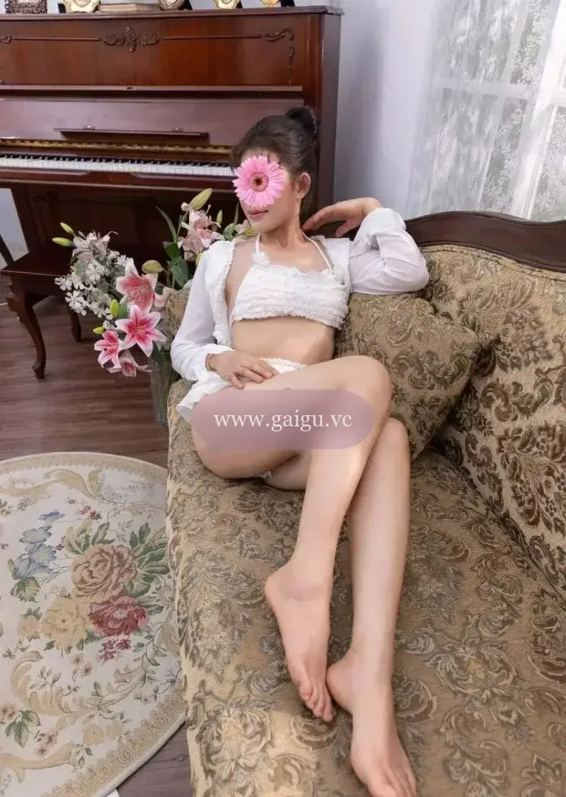 San San - Dẫm nữ sexy - Ngoan xinh chiều khách