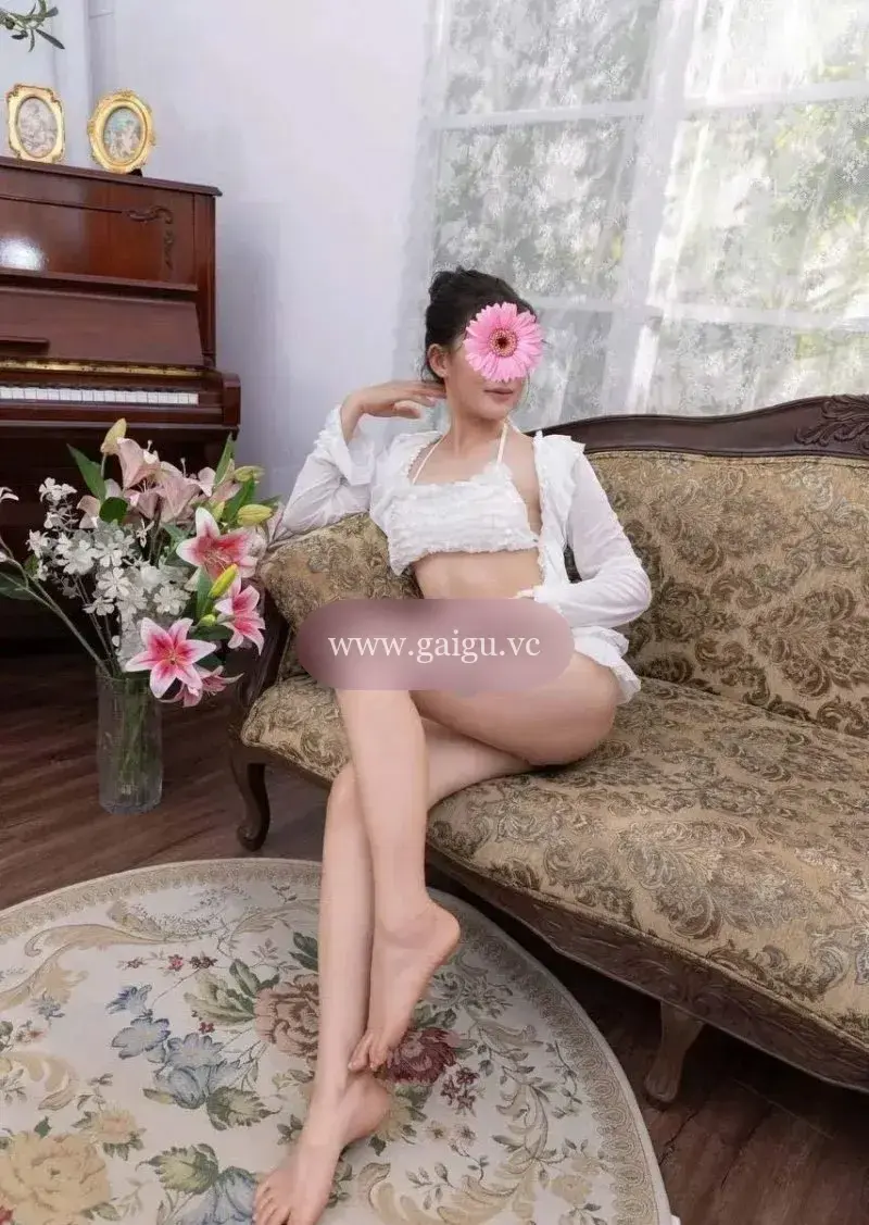 San San - Dẫm nữ sexy - Ngoan xinh chiều khách