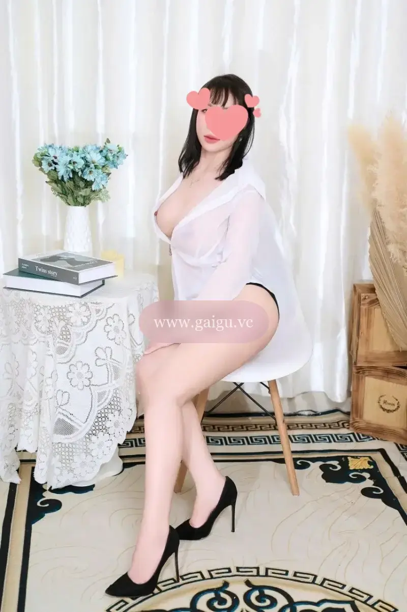 LISA  CHÂN ÁI LÀ ĐÂY  DÂM NGON CHIỀU KHÁH