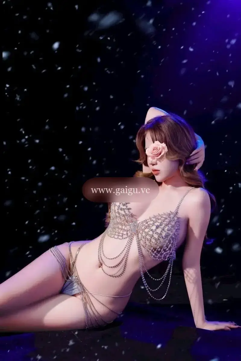 HUỲNH MY-EM GÁI MŨM MĨM ĐÁNG YÊU. HÀNG NGON CHO AE THÍCH XÔI THỊT.