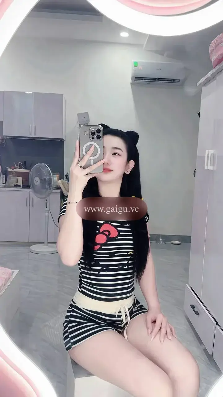 Bé Kẹo 2k1 mặt xinh dáng chuẫn vào đời.